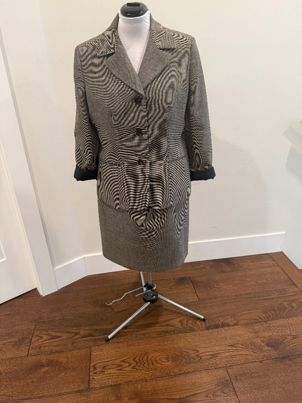 Kasper two-piece skirt suit